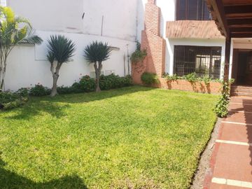 ¡Ubicadisima! Casa en Venta - Av Pablo Carriquiry San Isidro