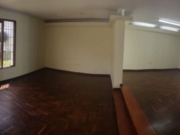 ¡Ubicadisima! Casa en Venta - Av Pablo Carriquiry San Isidro
