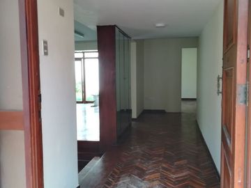 ¡Ubicadisima! Casa en Venta - Av Pablo Carriquiry San Isidro