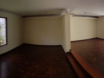 ¡Ubicadisima! Casa en Venta - Av Pablo Carriquiry San Isidro