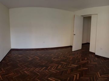 ¡Ubicadisima! Casa en Venta - Av Pablo Carriquiry San Isidro