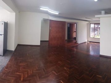 ¡Ubicadisima! Casa en Venta - Av Pablo Carriquiry San Isidro