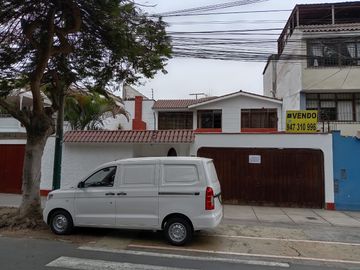 ¡Ubicadisima! Casa en Venta - Av Pablo Carriquiry San Isidro