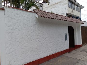 ¡Ubicadisima! Casa en Venta - Av Pablo Carriquiry San Isidro