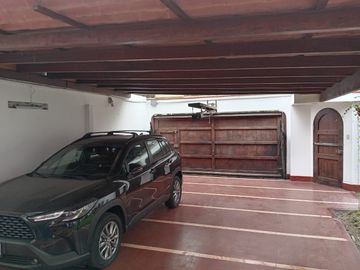¡Ubicadisima! Casa en Venta - Av Pablo Carriquiry San Isidro