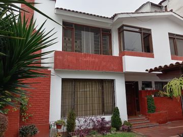 ¡Ubicadisima! Casa en Venta - Av Pablo Carriquiry San Isidro