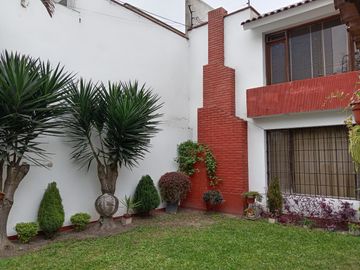 ¡Ubicadisima! Casa en Venta - Av Pablo Carriquiry San Isidro