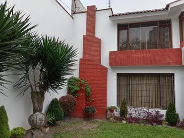 ¡Ubicadisima! Casa en Venta - Av Pablo Carriquiry San Isidro
