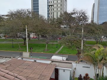 ¡Ubicadisima! Casa en Venta - Av Pablo Carriquiry San Isidro