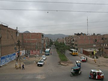 TERRENO EN VENTA ATE LIMITE CON SANTA ANITA A 5 MINUTOS DE PRODUCTORES