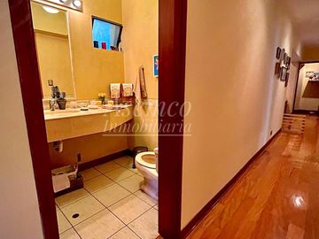 BAJO DE PRECIO!!! EXCLUSIVO DEPARTAMENTO EN VENTA CON AMPLIA TERRAZA Y FRENTE A PARQUE EN CHACARILLA - SURCO