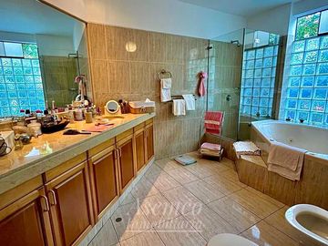 BAJO DE PRECIO!!! EXCLUSIVO DEPARTAMENTO EN VENTA CON AMPLIA TERRAZA Y FRENTE A PARQUE EN CHACARILLA - SURCO