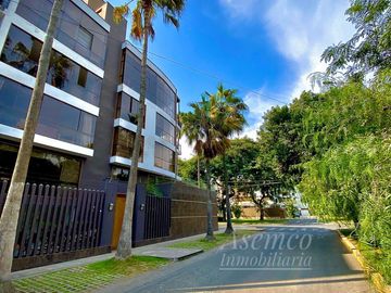 BAJO DE PRECIO!!! EXCLUSIVO DEPARTAMENTO EN VENTA CON AMPLIA TERRAZA Y FRENTE A PARQUE EN CHACARILLA - SURCO