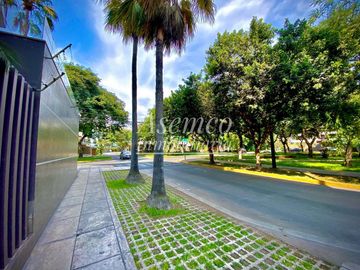 BAJO DE PRECIO!!! EXCLUSIVO DEPARTAMENTO EN VENTA CON AMPLIA TERRAZA Y FRENTE A PARQUE EN CHACARILLA - SURCO