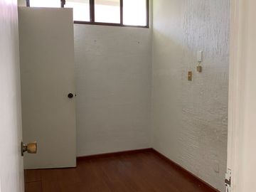 Casa en 18 de Marzo entre Himno Nacional y Av. Scop