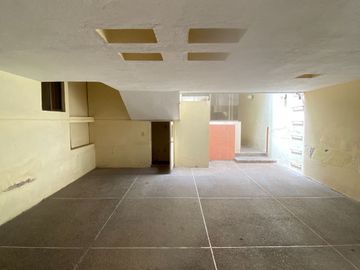 Casa en 18 de Marzo entre Himno Nacional y Av. Scop