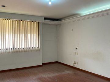 Casa en 18 de Marzo entre Himno Nacional y Av. Scop