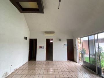 Casa en 18 de Marzo entre Himno Nacional y Av. Scop