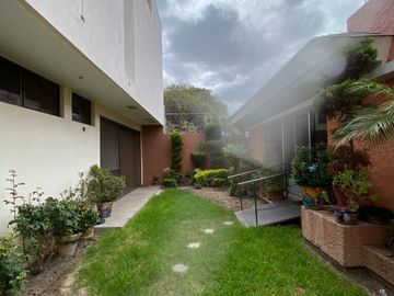 Casa en 18 de Marzo entre Himno Nacional y Av. Scop