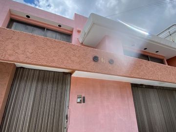 Casa en 18 de Marzo entre Himno Nacional y Av. Scop