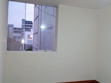 Venta De Departamento Flat En Los Robles, San Isidro 87m2