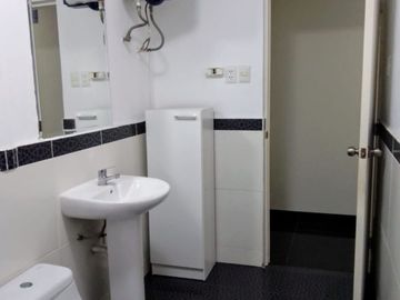 Venta De Departamento Flat En Los Robles, San Isidro 87m2