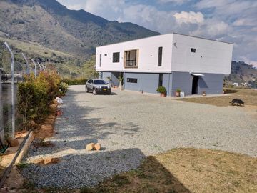 Vendo Finca Moderna en Parcelación California Bello