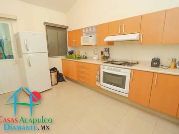 Departamento en renta con terraza, vista a la alberca y áreas comunes
