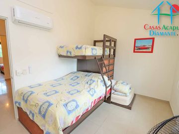 Departamento en renta con terraza, vista a la alberca y áreas comunes