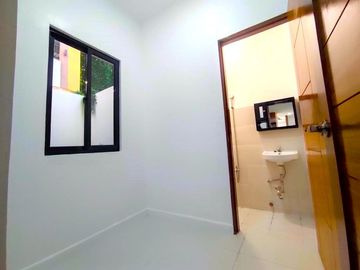 HOUSE & LOT FOR SALE IN BETTERLIVING NEWLY-BUILT MODERN DESIGN 2-STOREY DUPLEX