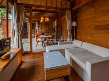 Bali Bliss Awaits: Own This Stunning Wooden Lodge Freehold 3-Bed Villa Near Soka Beach