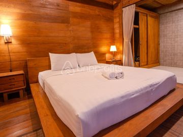 Bali Bliss Awaits: Own This Stunning Wooden Lodge Freehold 3-Bed Villa Near Soka Beach