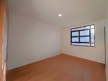 Own Your Piece: Pristine 2-Storey Duplex House and Lot in Betterliving Subdivision Don Bosco