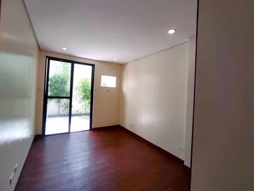 Architect Elegant Design 2Storey Duplex House and Lot in Betterliving Subdivision Parañaque