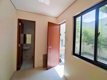 Architect Elegant Design 2Storey Duplex House and Lot in Betterliving Subdivision Parañaque