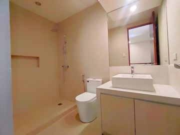 Architect Elegant Design 2Storey Duplex House and Lot in Betterliving Subdivision Parañaque