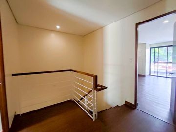 Architect Elegant Design 2Storey Duplex House and Lot in Betterliving Subdivision Parañaque