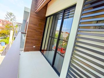 Architect Elegant Design 2Storey Duplex House and Lot in Betterliving Subdivision Parañaque