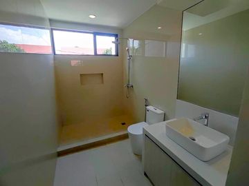 Architect Elegant Design 2Storey Duplex House and Lot in Betterliving Subdivision Parañaque
