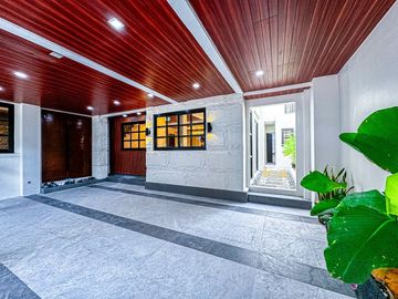 𝗕𝗿𝗮𝗻𝗱 𝗡𝗲𝘄 𝗦𝗲𝗺𝗶-𝗙𝘂𝗿𝗻𝗶𝘀𝗵𝗲𝗱 𝗠𝗼𝗱𝗲𝗿𝗻 𝗛𝗼𝘂𝘀𝗲 𝗶𝗻 𝗕𝗙 𝗥𝗲𝘀𝗼𝗿𝘁 𝗩𝗶𝗹𝗹𝗮𝗴𝗲 𝗟𝗮𝘀 𝗣𝗶ñ𝗮𝘀