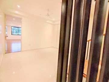 Minimalist 3Storey Triplex House and Lot in Betterliving Subdivision Parañaque