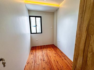 PRE-SELLING 4-5 Bedrooms Modern 3storey townhouse in Pilar very accessible going to Daang Hari