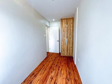 PRE-SELLING 4-5 Bedrooms Modern 3storey townhouse in Pilar very accessible going to Daang Hari