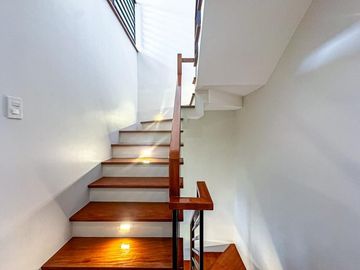 PRE-SELLING 4-5 Bedrooms Modern 3storey townhouse in Pilar very accessible going to Daang Hari