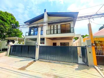 Modern Complete Finished 2Storey Duplex House and Lot in Betterliving Subdivision Parañaque