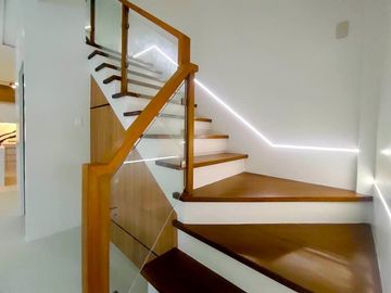 Modern Complete Finished 2Storey Duplex House and Lot in Betterliving Subdivision Parañaque