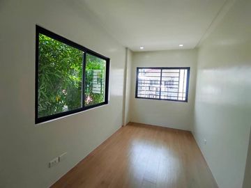 Modern Complete Finished 2Storey Duplex House and Lot in Betterliving Subdivision Parañaque
