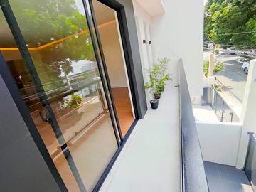 Modern Complete Finished 2Storey Duplex House and Lot in Betterliving Subdivision Parañaque
