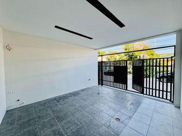 Brandnew Modern 2Storey Triplex House and Lot in Fortunata Village San Isidro Parañaque City