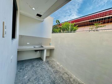 Brandnew Modern 2Storey Triplex House and Lot in Fortunata Village San Isidro Parañaque City